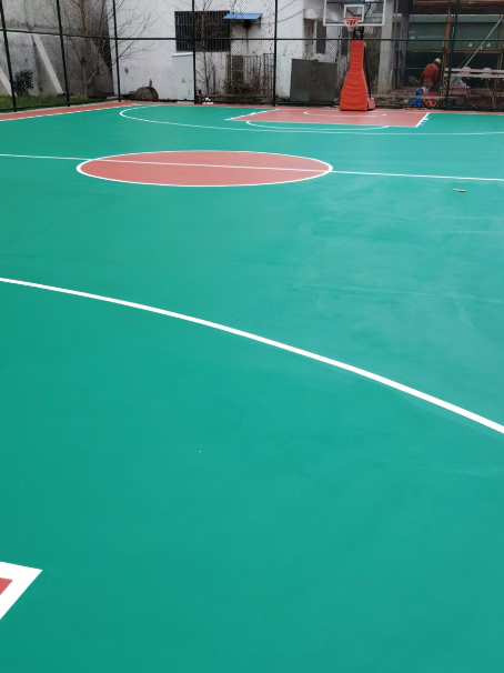万安 球场长期使用易出现地面开裂
